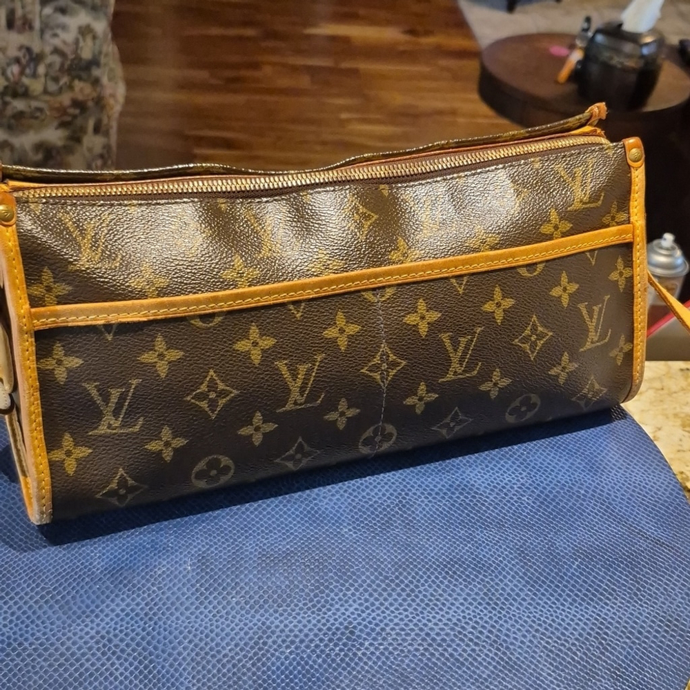 LouisVuittonPopincourt 22" Adj. CrossbodyStrap,(retired.(#1710).L12"×H.5.5"×W.5" - Picture 4 of 16